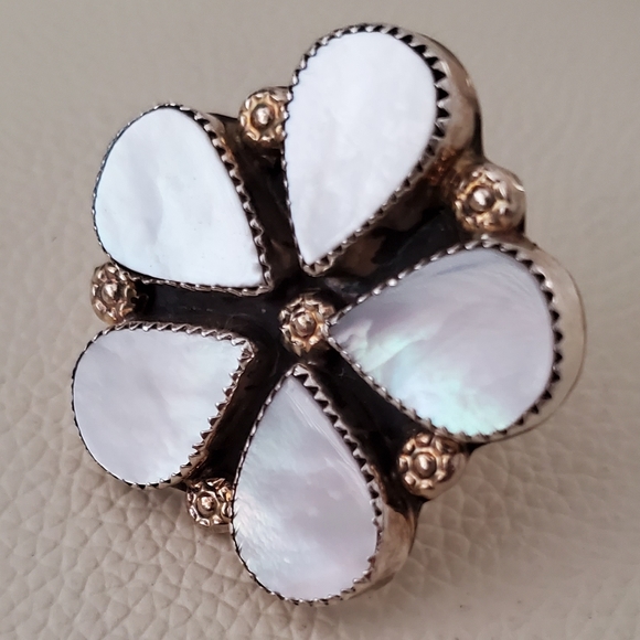 Mother of Pearl Sterling Ring - Picture 3 of 5
